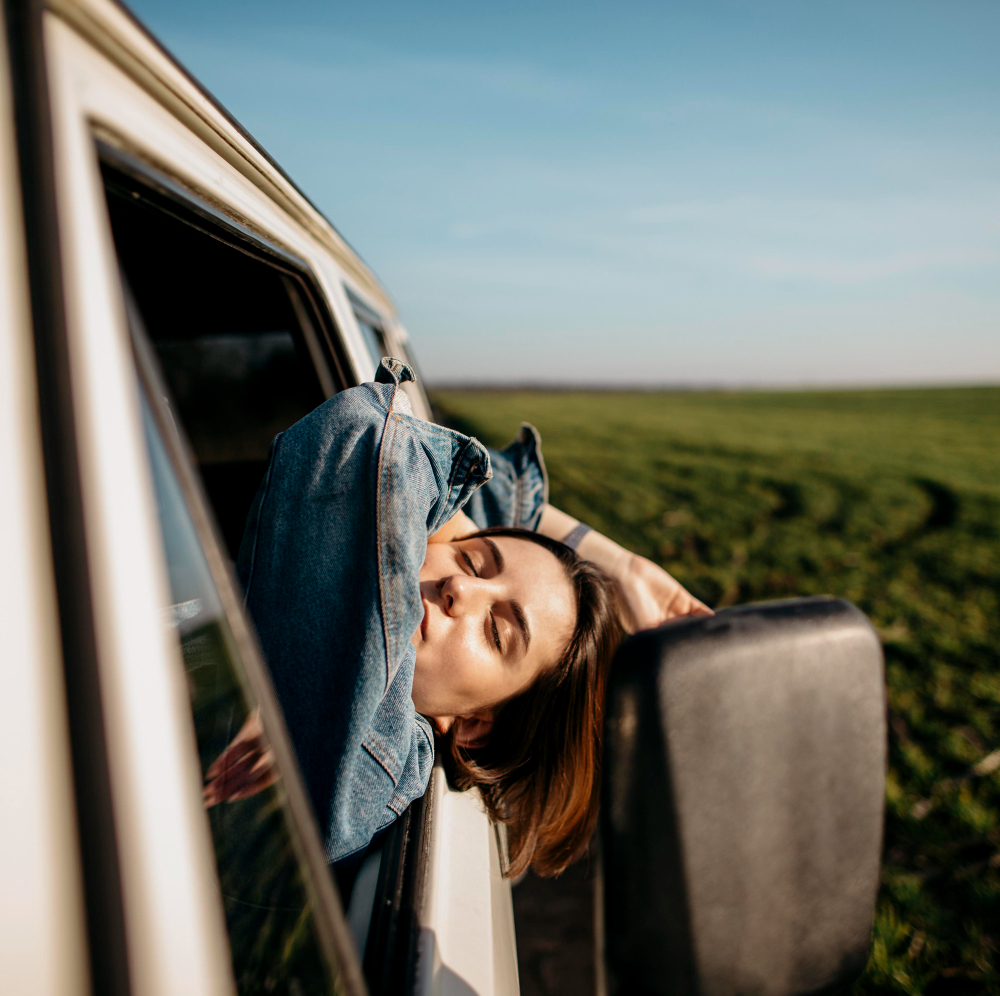 une femme lors d'un roadtrip